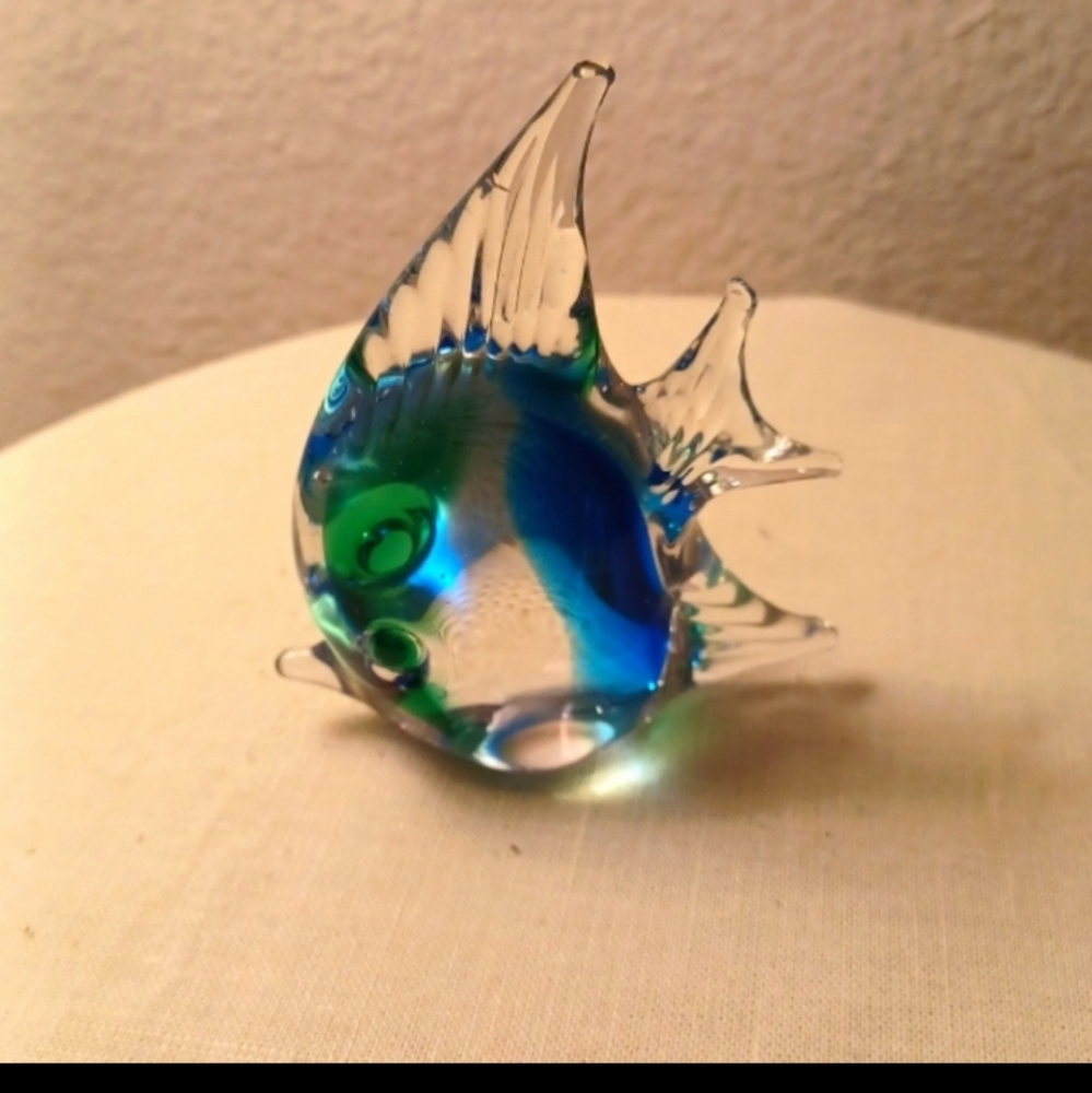 Hand blown fish paper weight - Picture 2 of 3